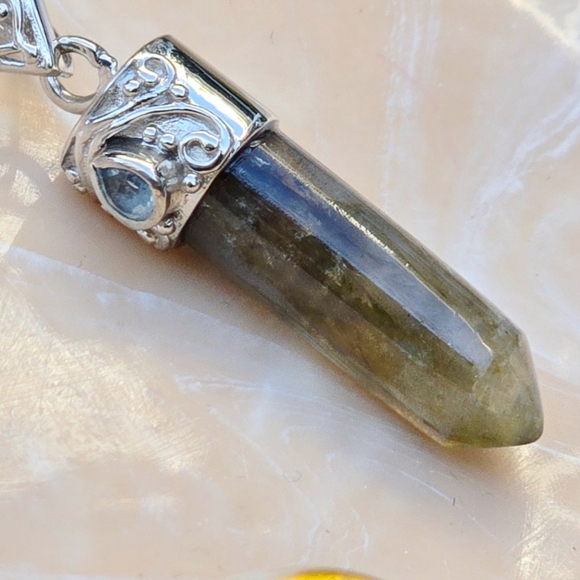 Malagasy ✦ Labradorite & Topaz Talisman ✦ Platinum Over Copper Pendant 15.9 CTW - Picture 4 of 13